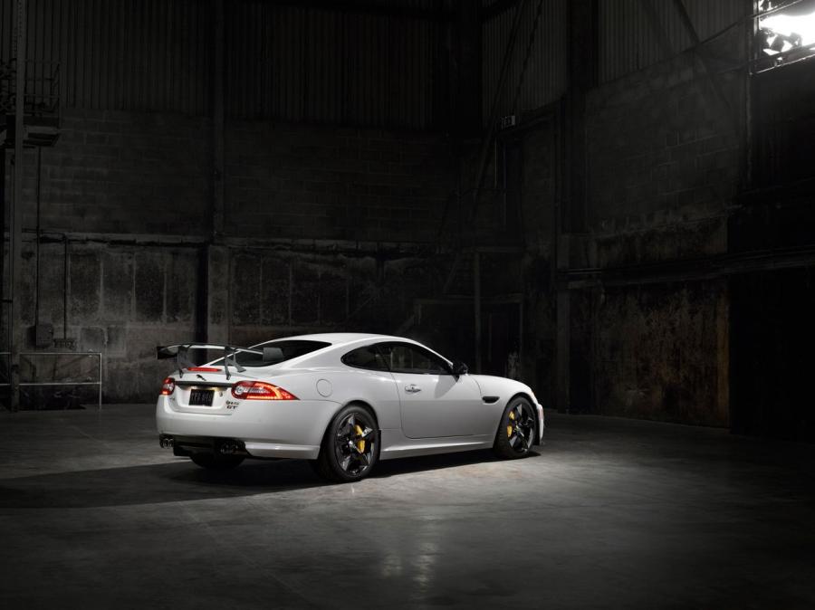  Jaguar XKR-S GT 2013 года  (фото 17 из 26)